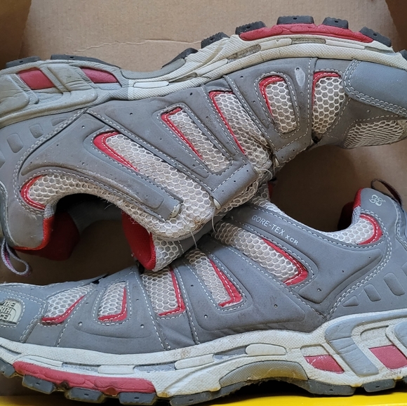 Northface shoes - Picture 6 of 6